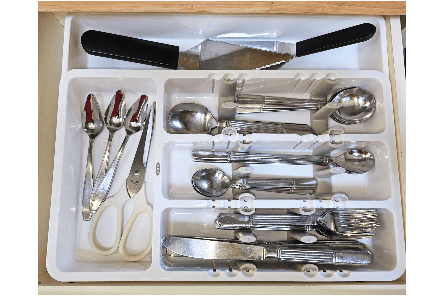 organize kitchen drawers<br>
